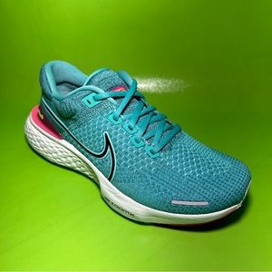 Women’s ZoomX Invincible Run FlyKnit 2 Sneakers Size 9